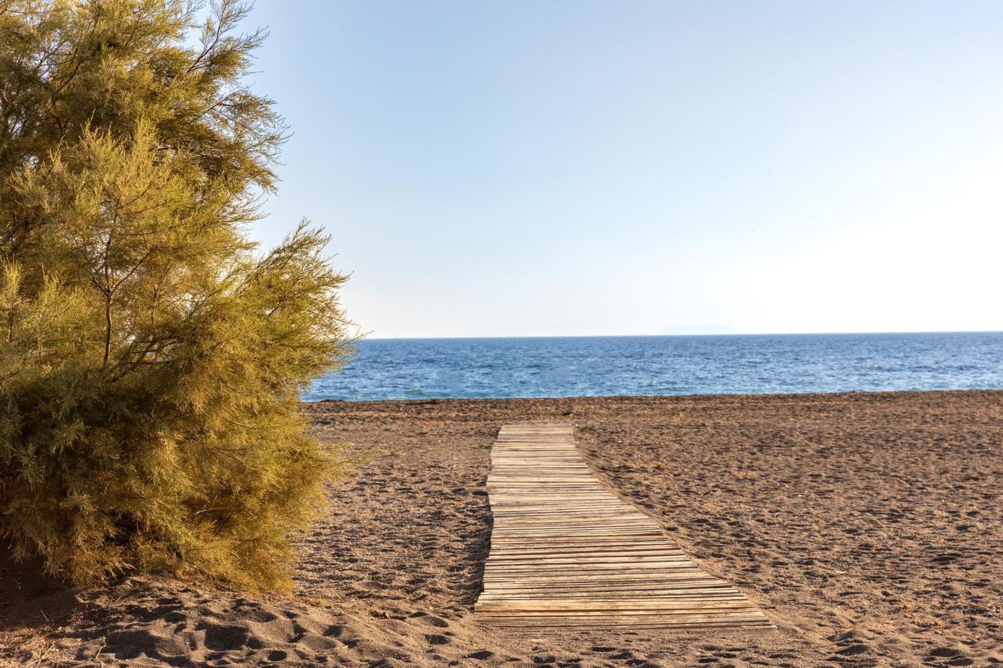 Scorpios Beach Monolithos  Luaran gambar
